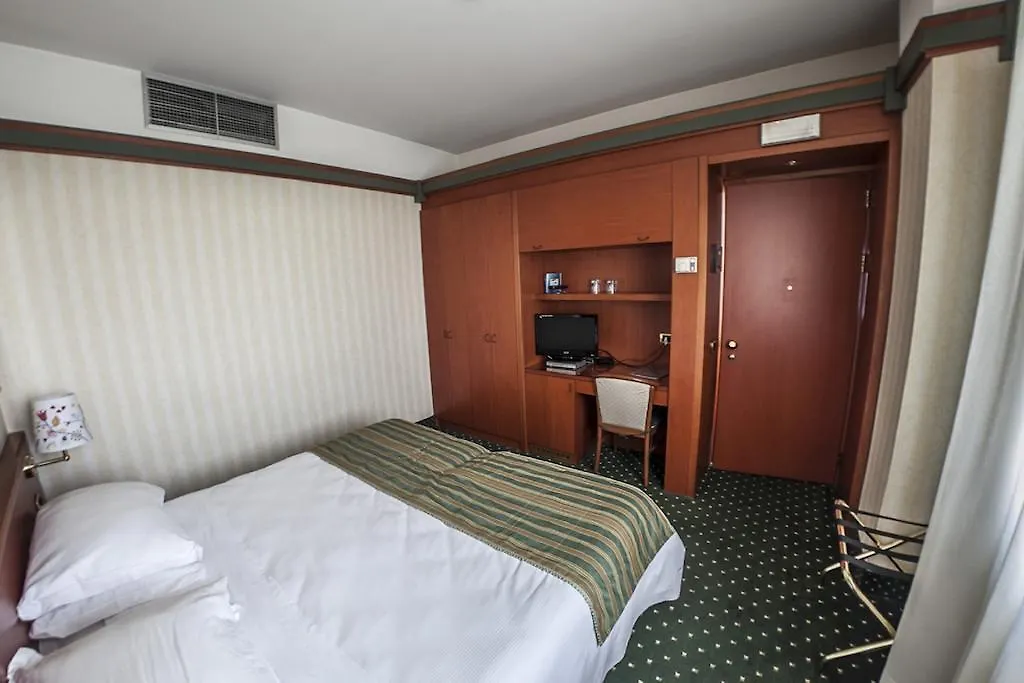 Jet Hotel, Sure Hotel Collection By Best Western Gallarate 4*,